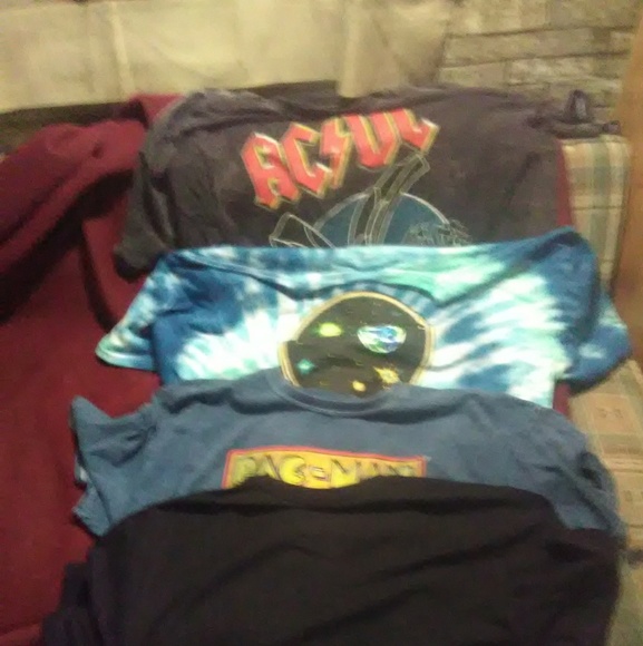 4 brand new graphics tees - Picture 1 of 2